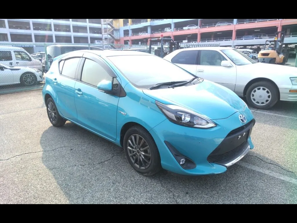 TOYOTA AQUA G SOFT LEATHER SELECTION