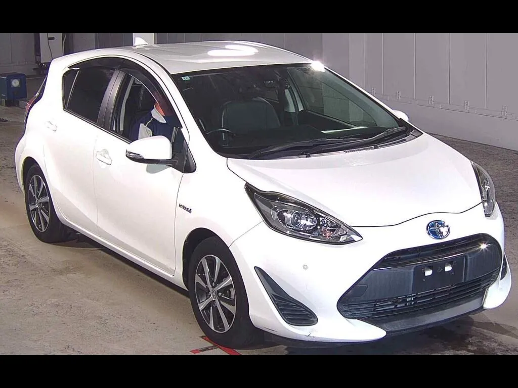 TOYOTA AQUA G SOFT LEATHER SELECTION