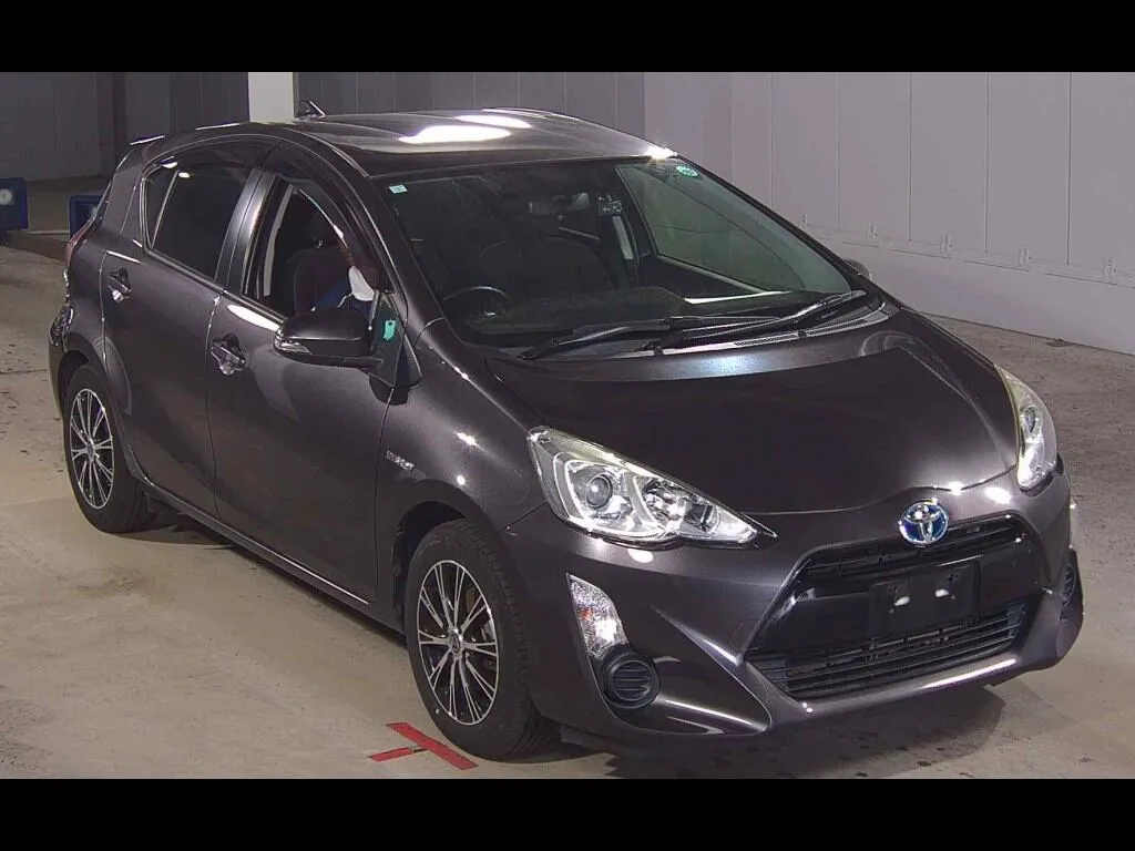 TOYOTA AQUA G