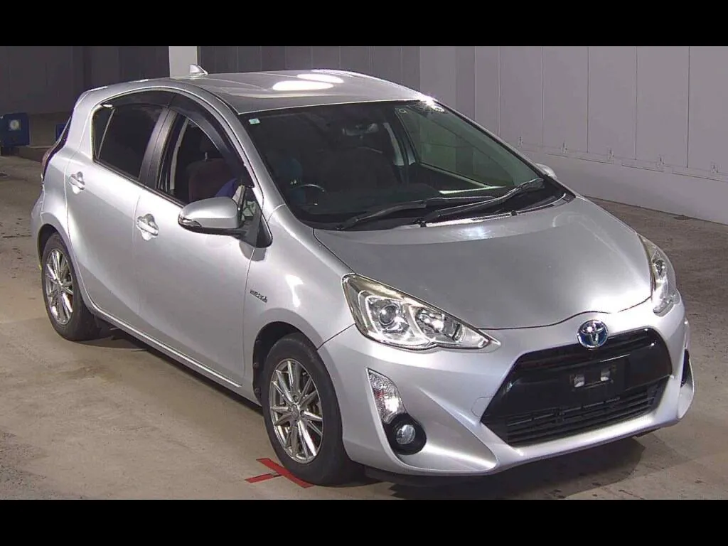 TOYOTA AQUA G
