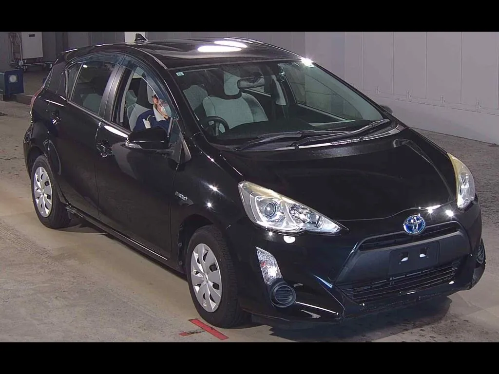 TOYOTA AQUA L