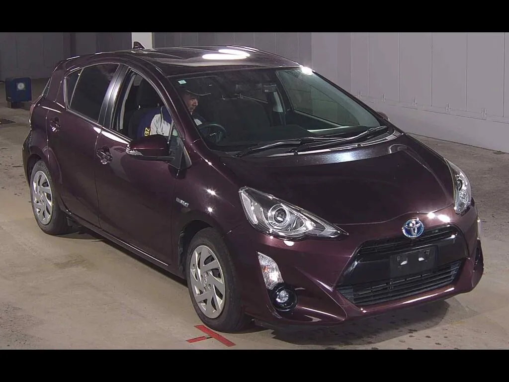 TOYOTA AQUA S