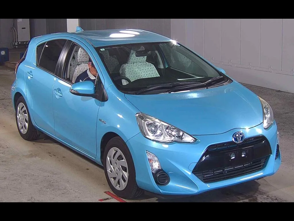 TOYOTA AQUA S