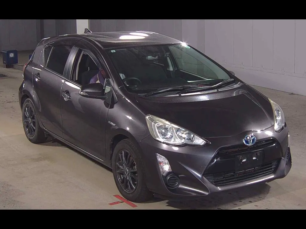 TOYOTA AQUA S