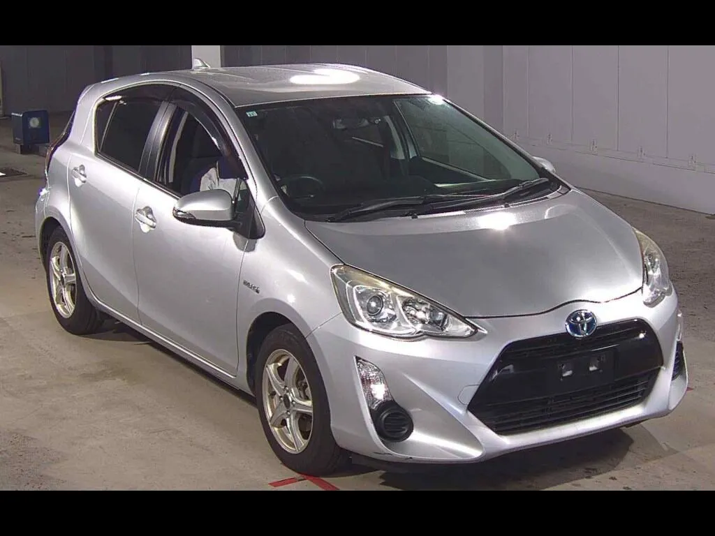 TOYOTA AQUA S