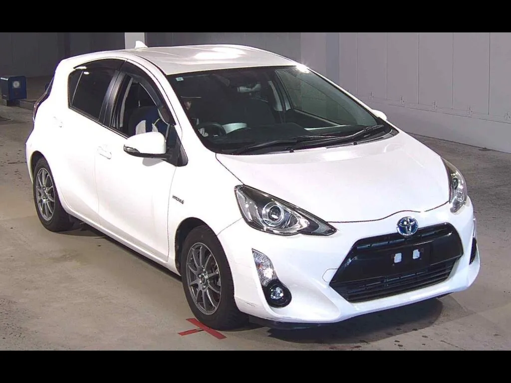 TOYOTA AQUA S