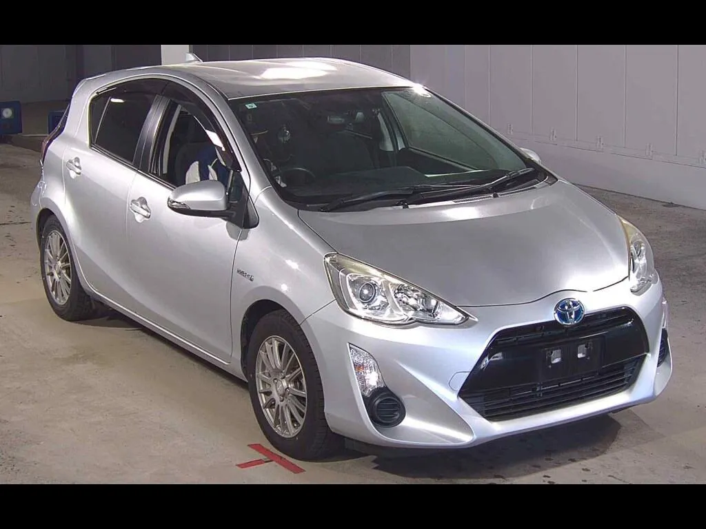 TOYOTA AQUA S