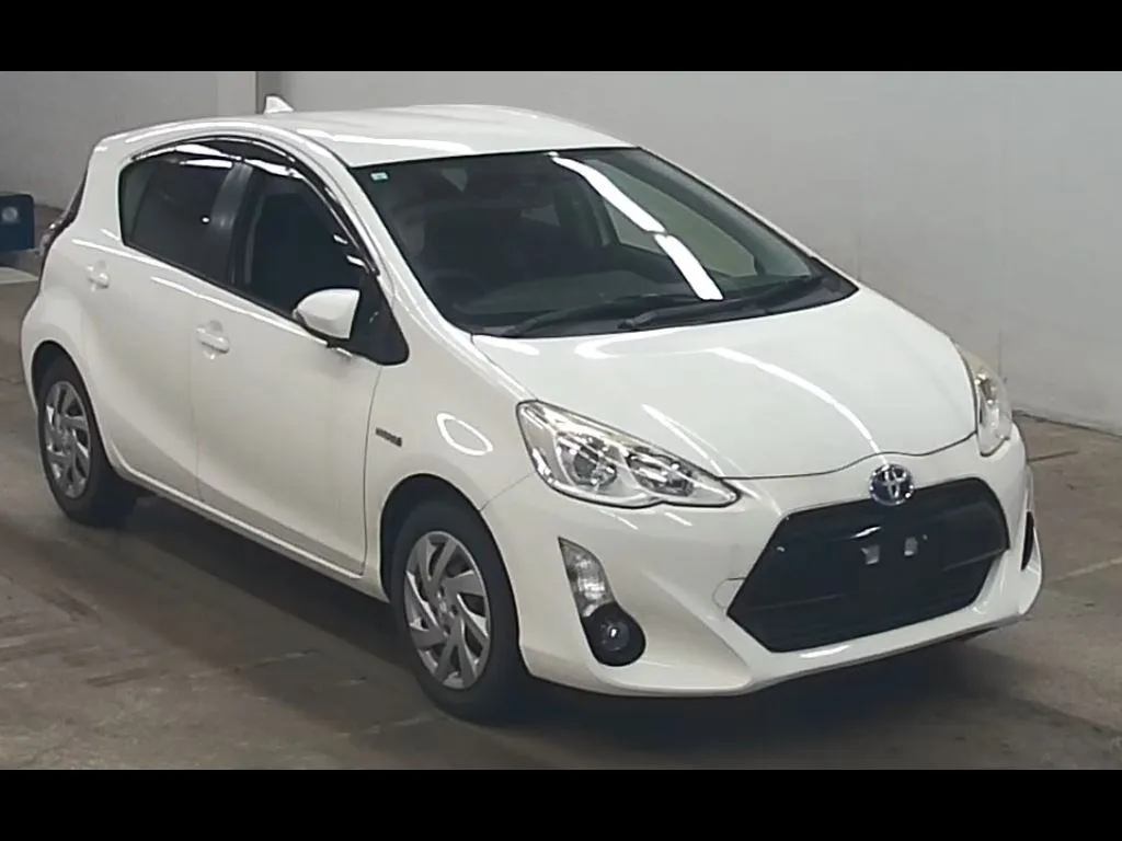 TOYOTA AQUA S