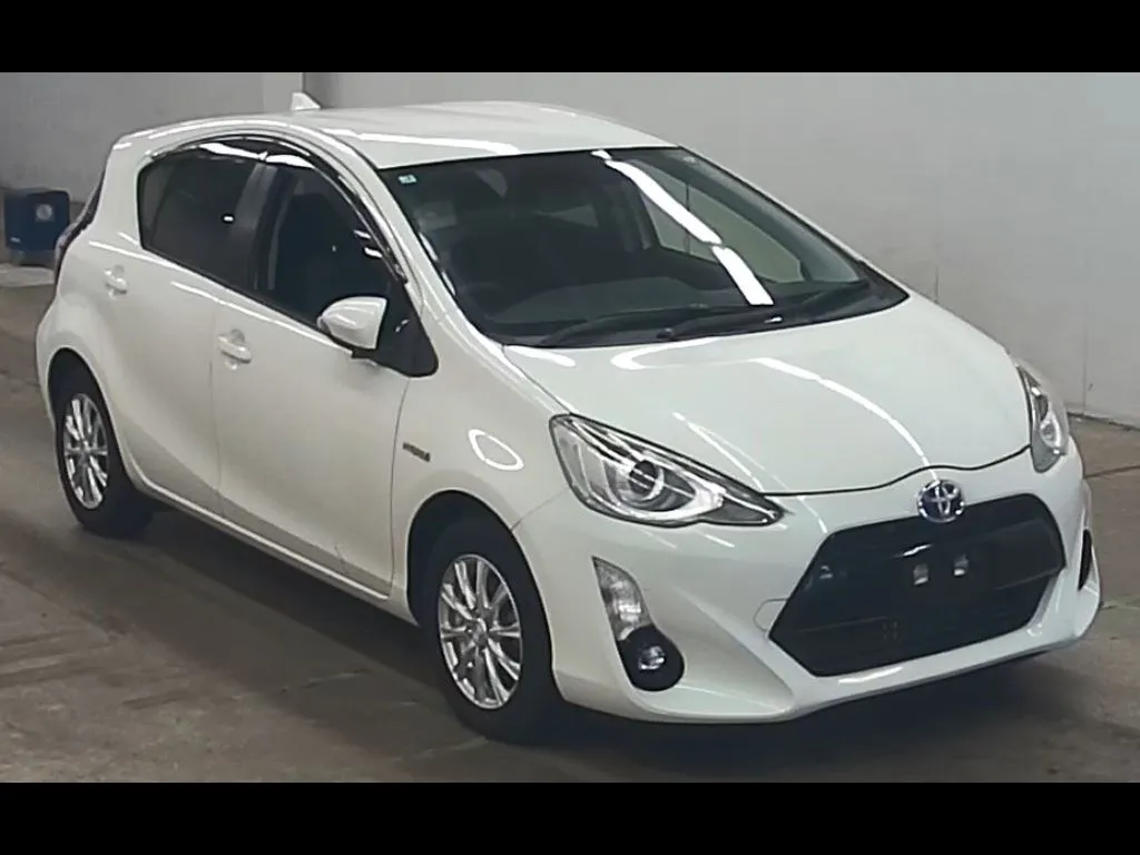 TOYOTA AQUA S