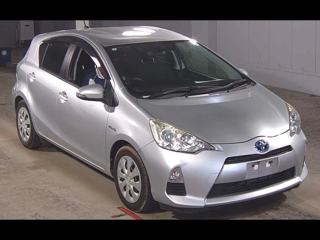 TOYOTA AQUA S