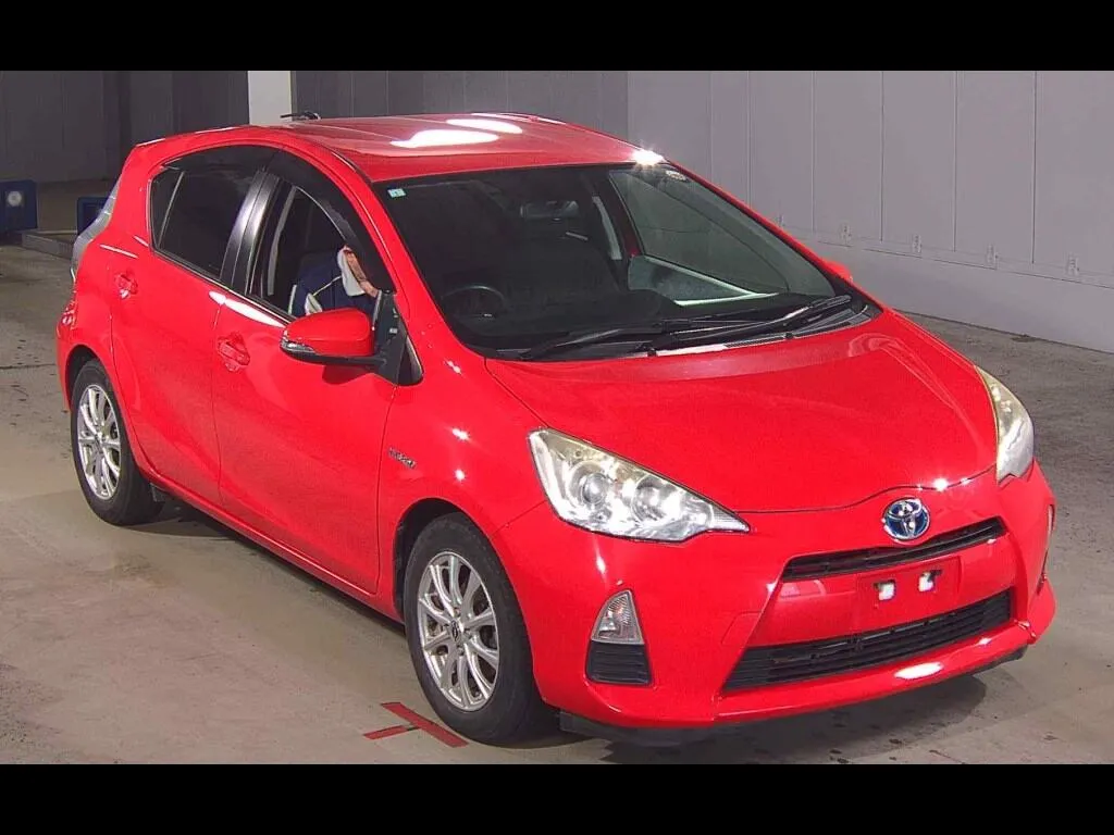 TOYOTA AQUA S