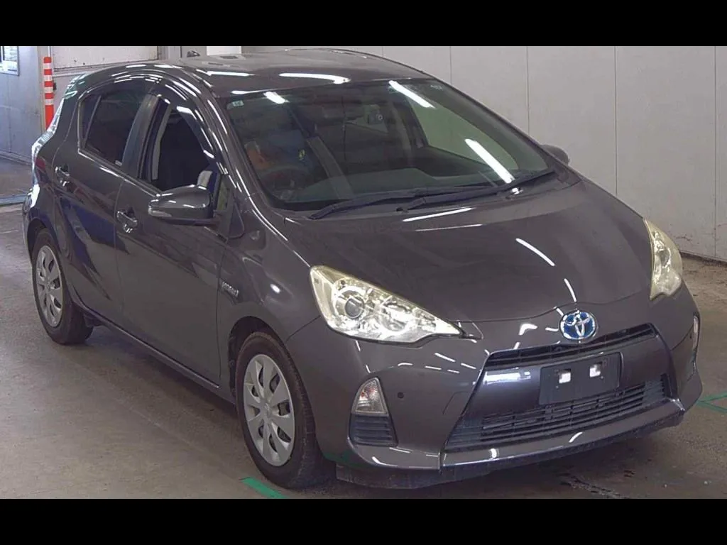 TOYOTA AQUA S