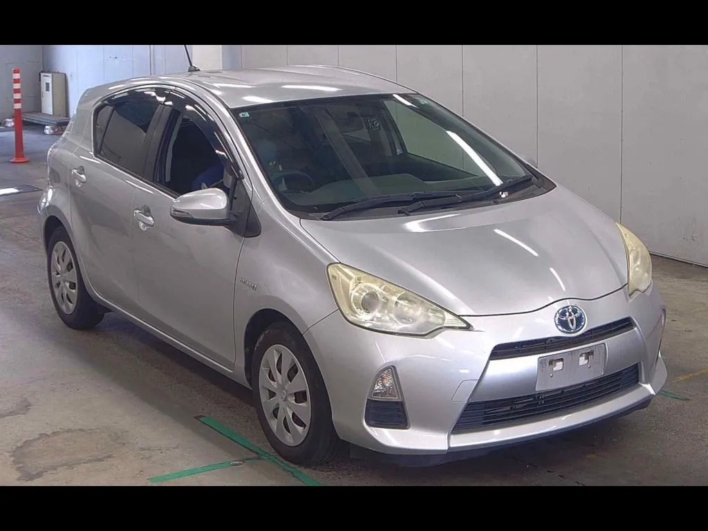 TOYOTA AQUA S