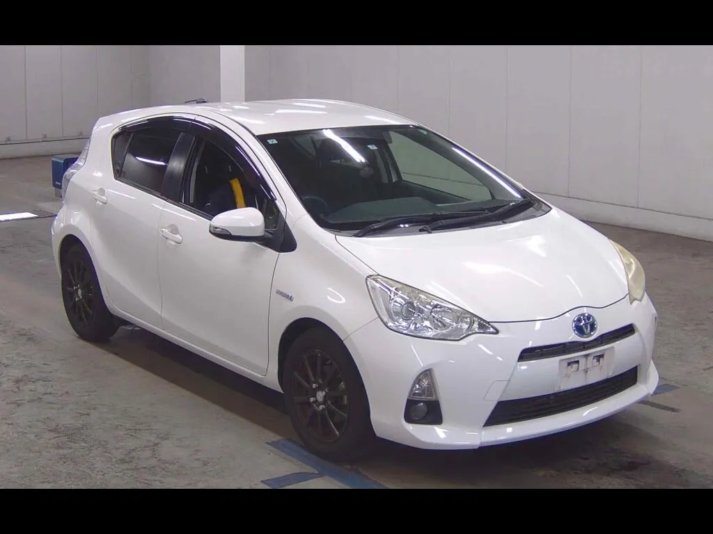 TOYOTA AQUA S