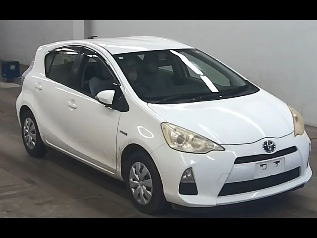 TOYOTA AQUA L