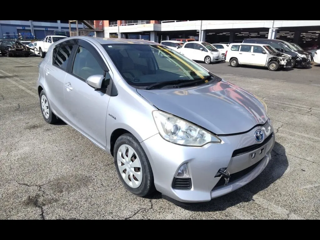 TOYOTA AQUA S