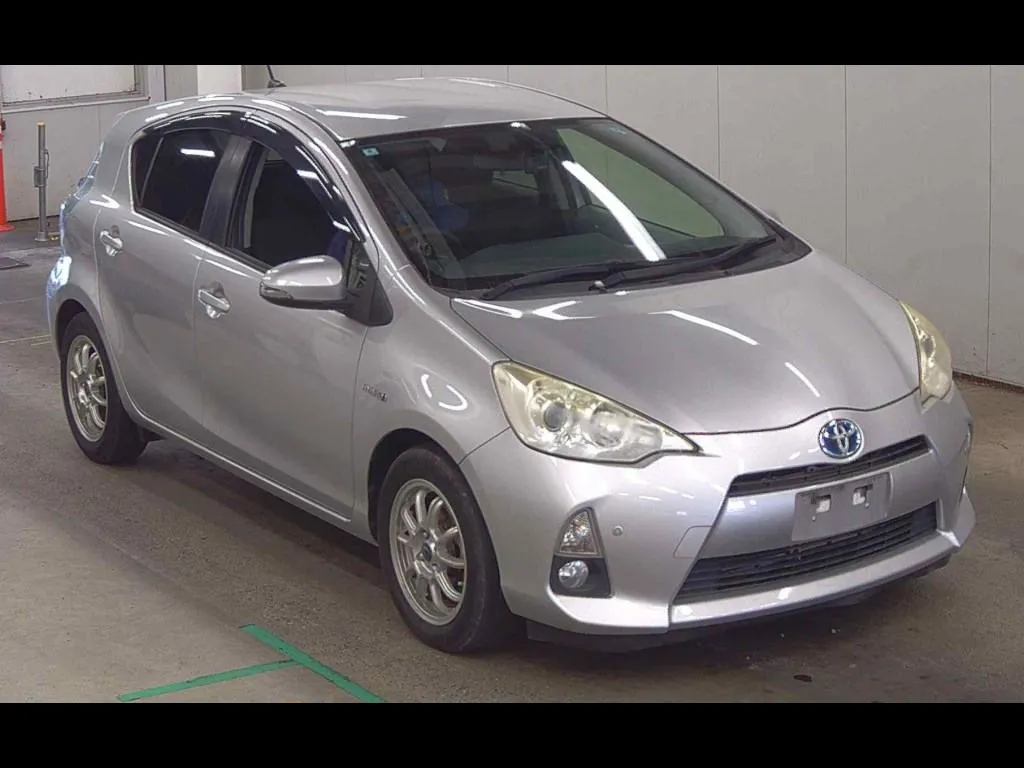 TOYOTA AQUA S