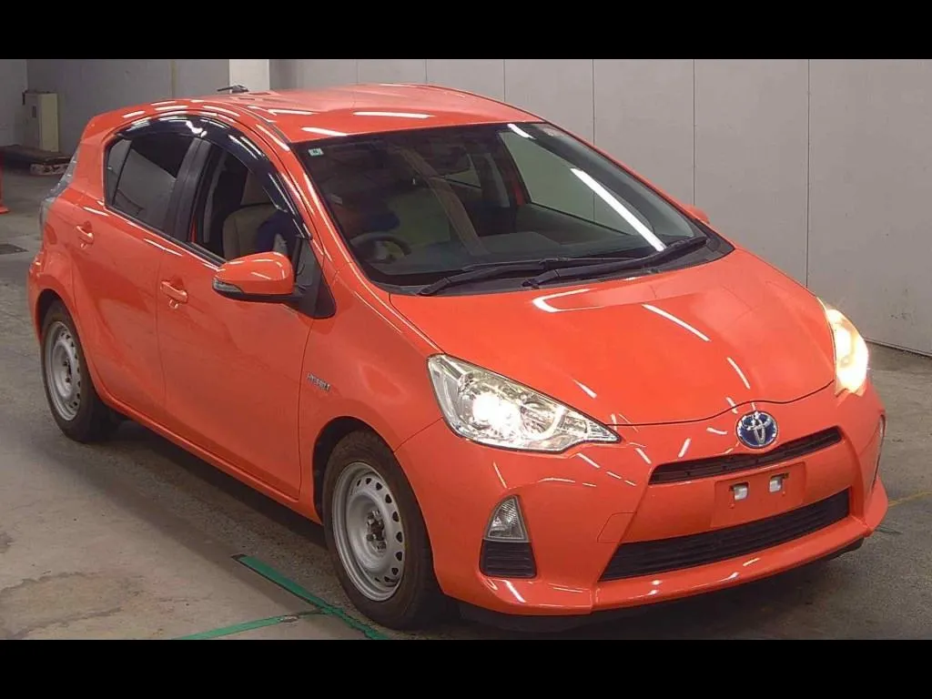TOYOTA AQUA S