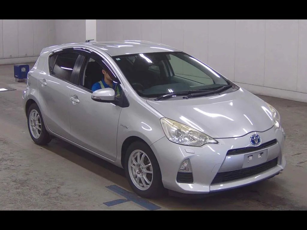TOYOTA AQUA S
