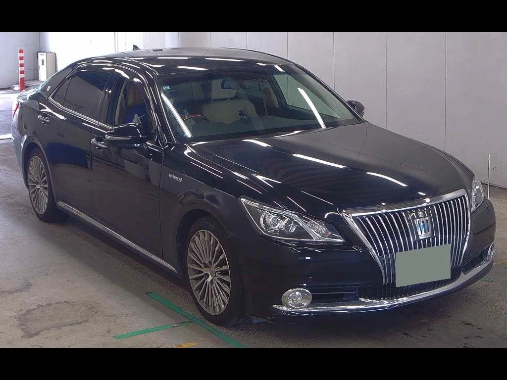 TOYOTA CROWN MAJESTA 4D F VERSION