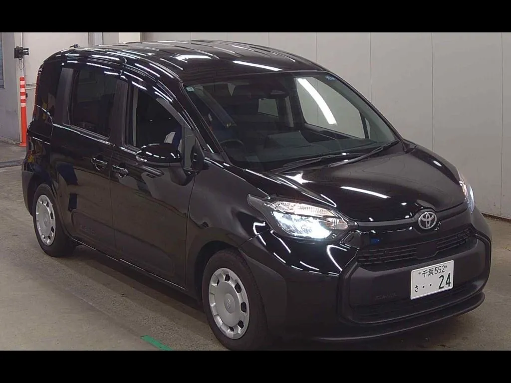 TOYOTA SIENTA HYBRID X