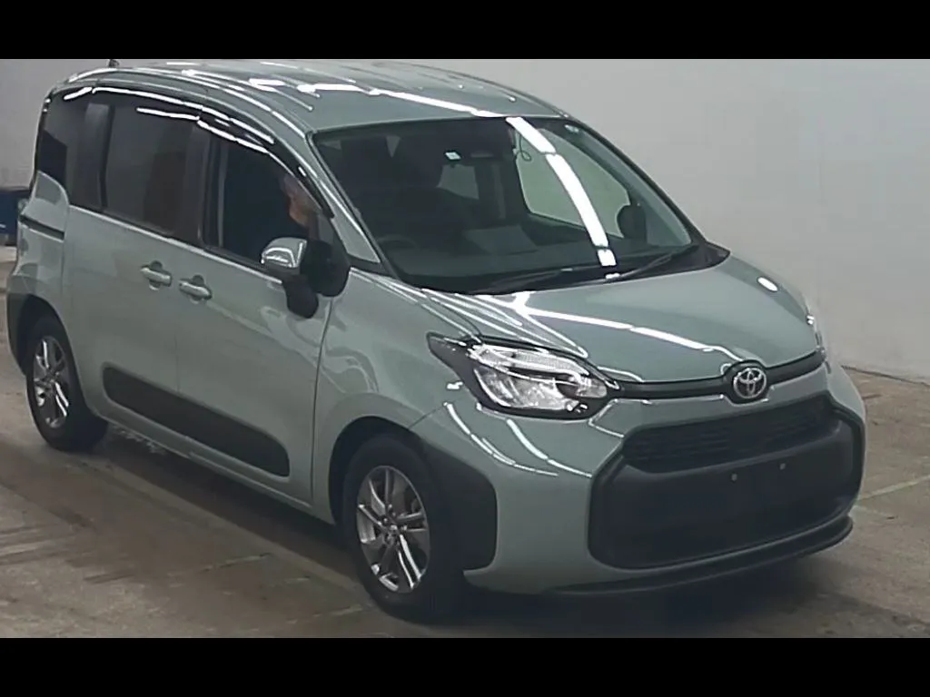 TOYOTA SIENTA X