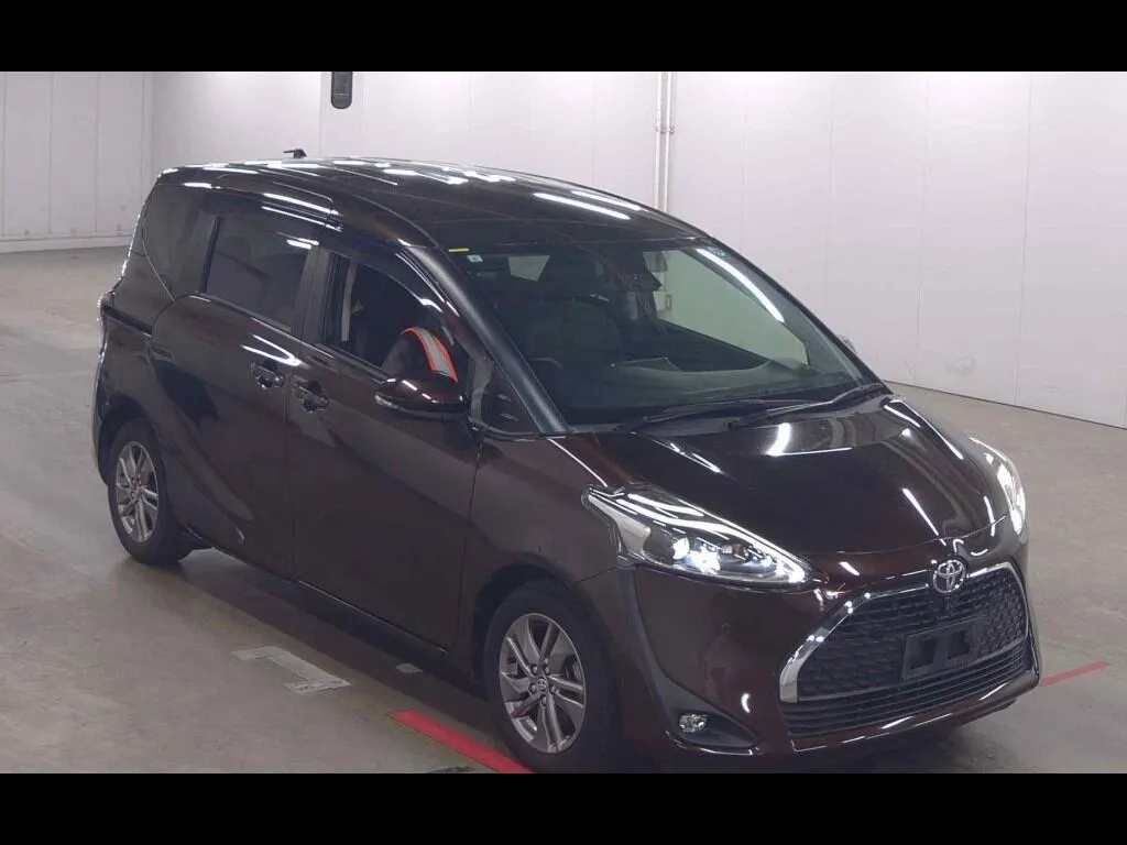 TOYOTA SIENTA G CUERO