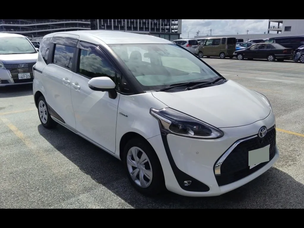 TOYOTA SIENTA HYBRID FUNBASE G