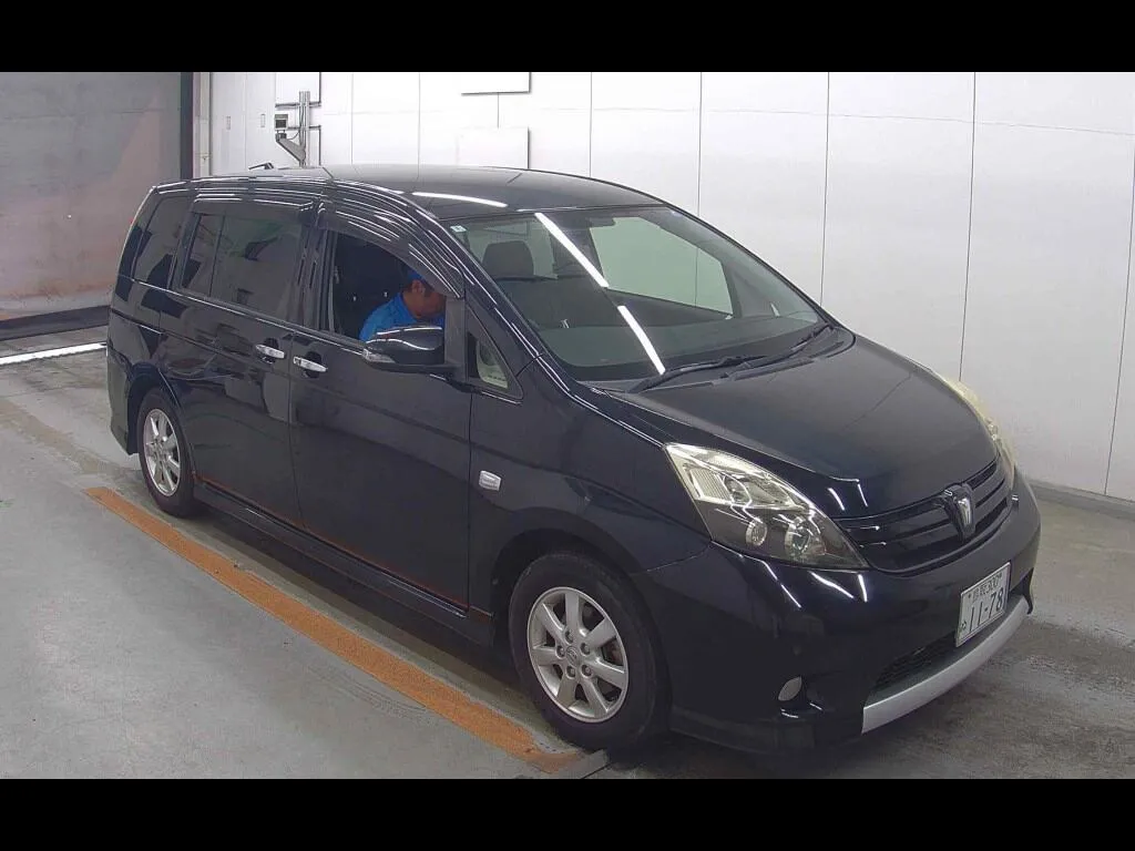 TOYOTA ISIS PLATANA V SELECTION NOIR