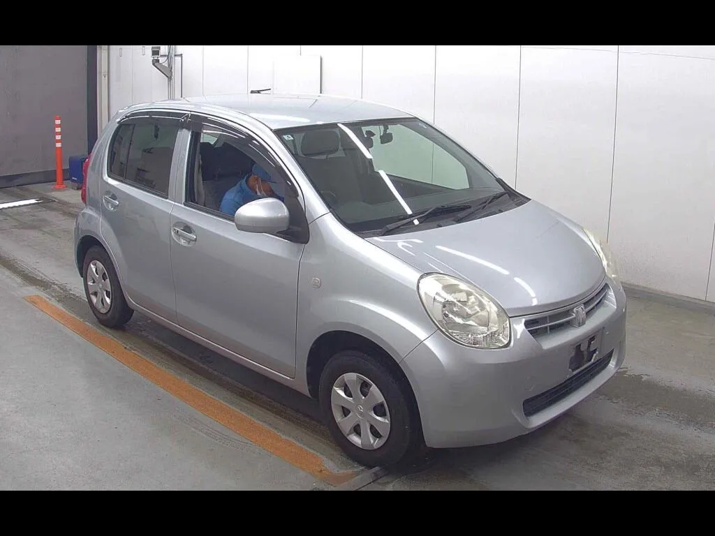 TOYOTA PASSO X KUTSUROGI