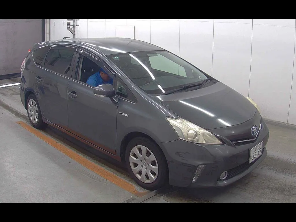 TOYOTA PRIUS ALPHA S L SELECTION