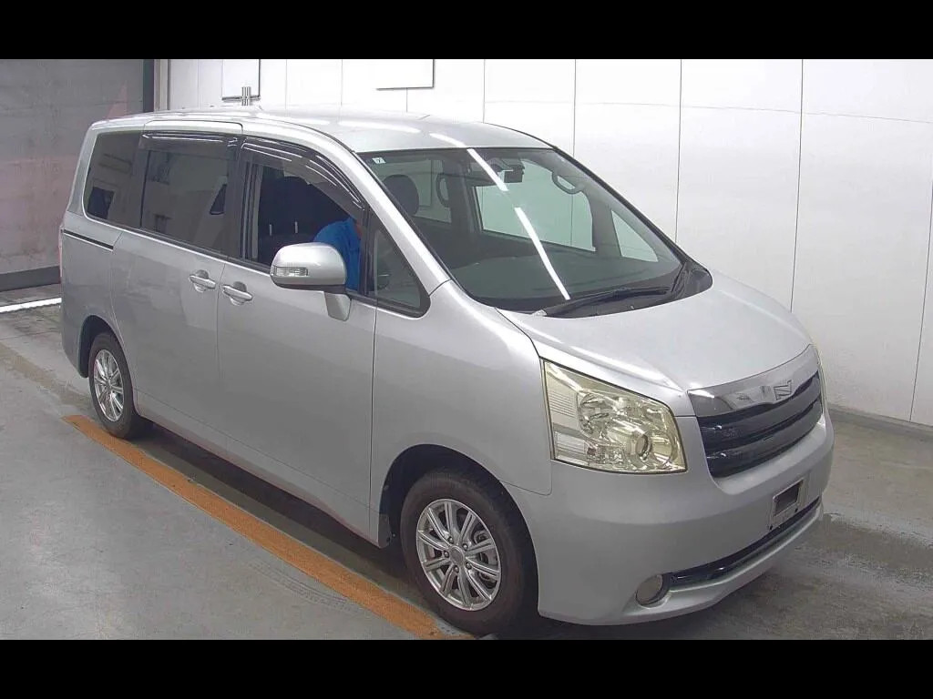TOYOTA NOAH X L SELECTION