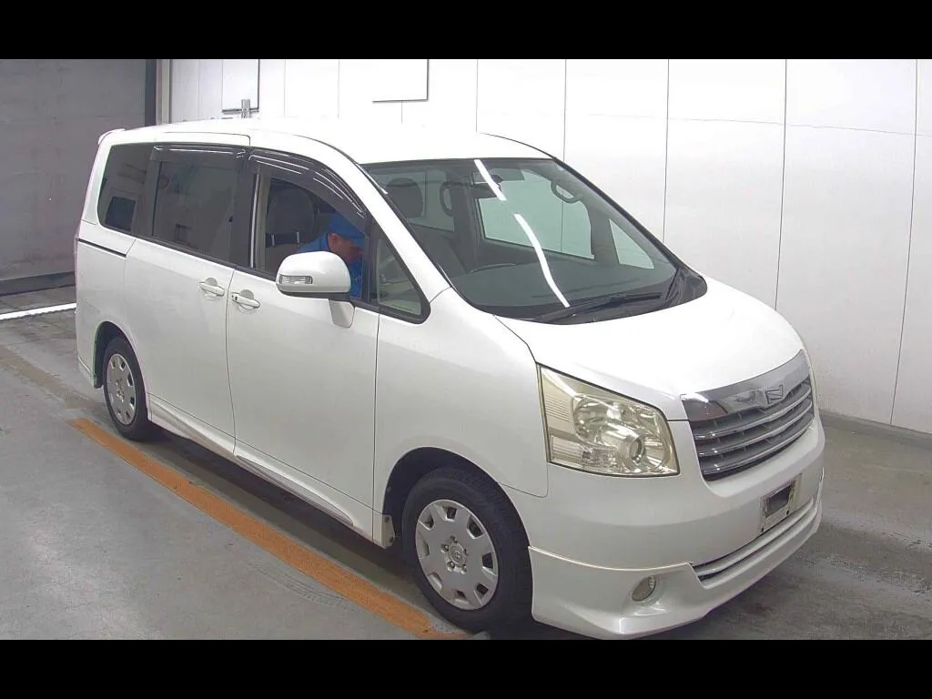TOYOTA NOAH X L SELECTION