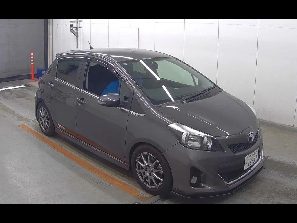 TOYOTA VITZ 5D U