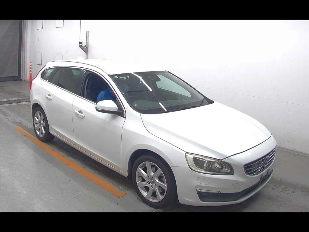 VOLVO V60 T4 SE