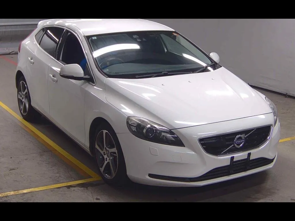 VOLVO V40 D4