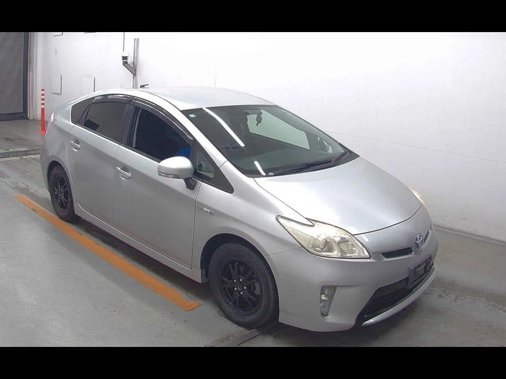 TOYOTA PRIUS 5D L