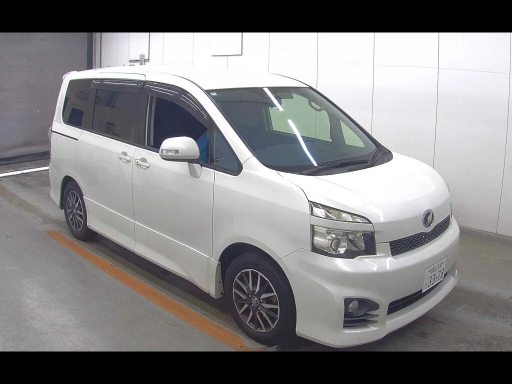 TOYOTA VOXY ZS