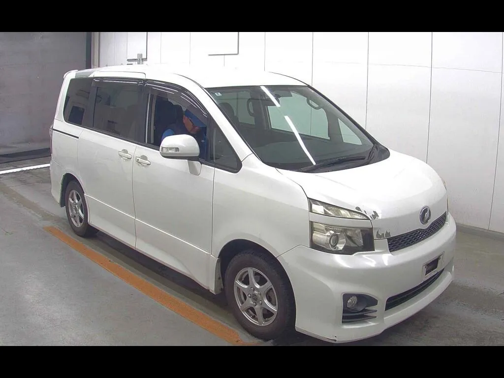 TOYOTA VOXY ZS