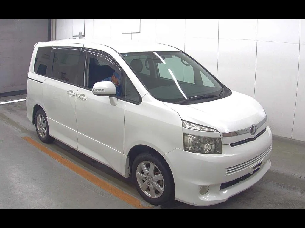 TOYOTA VOXY Z