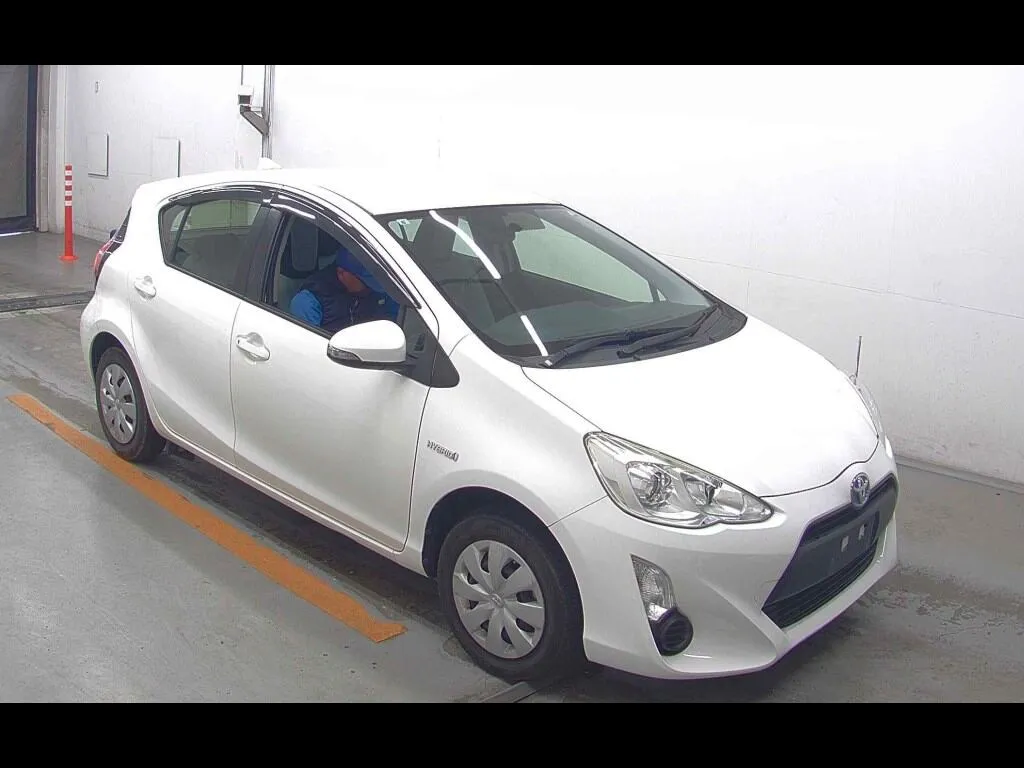 TOYOTA AQUA L