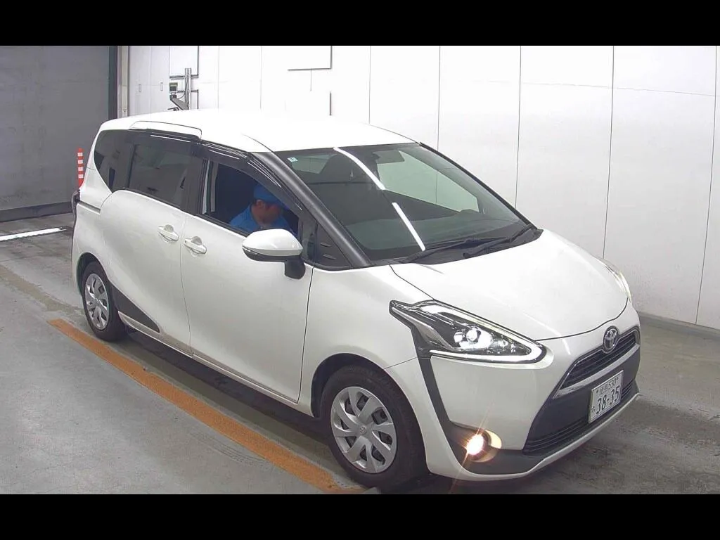 TOYOTA SIENTA X