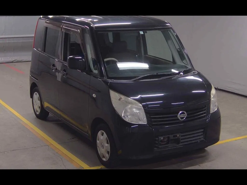 NISSAN ROOX E