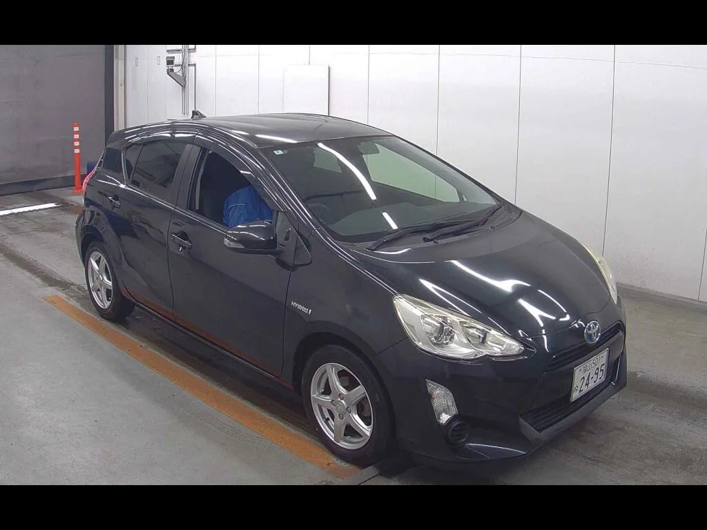 TOYOTA AQUA S