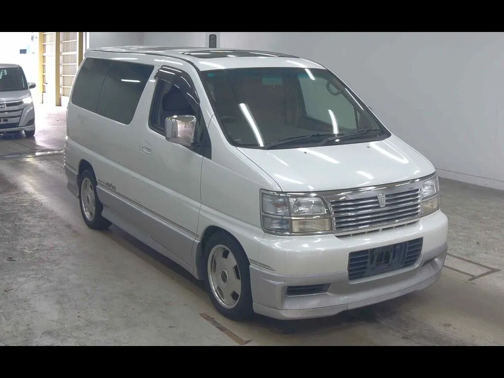 NISSAN ELGRAND 4D