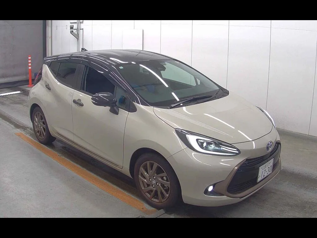 TOYOTA AQUA Z RAFFINE