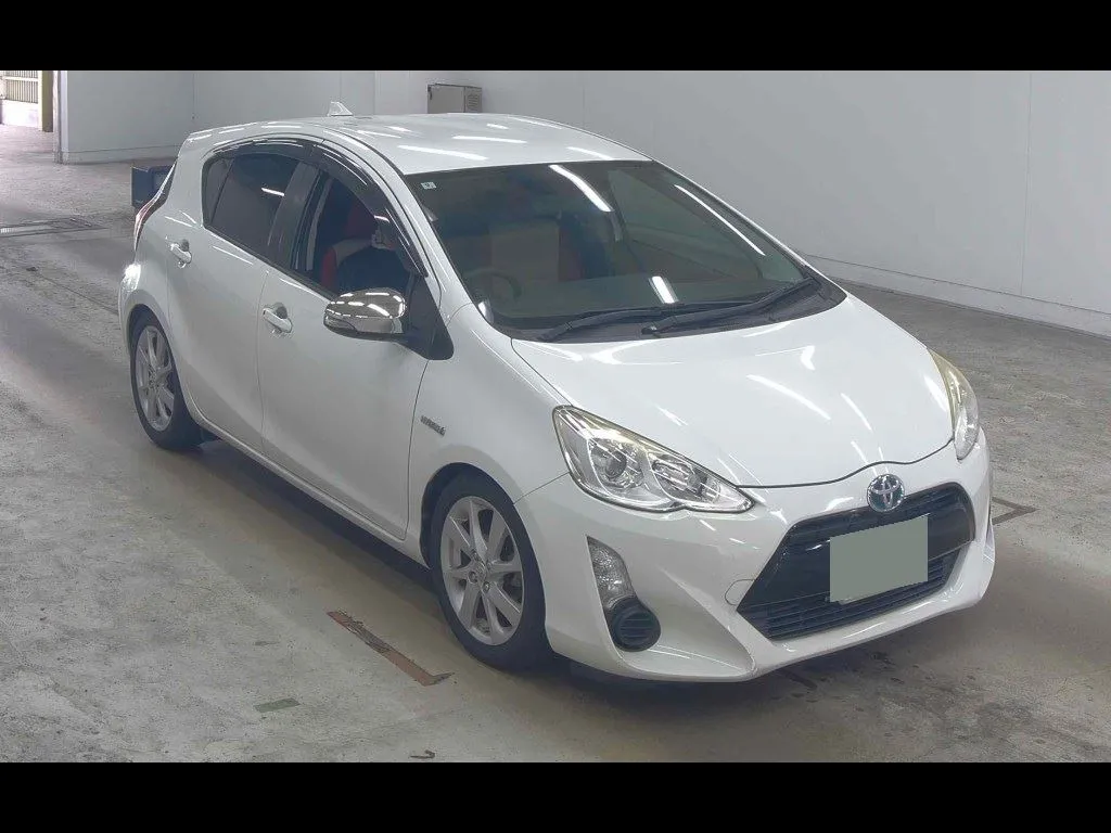 TOYOTA AQUA S
