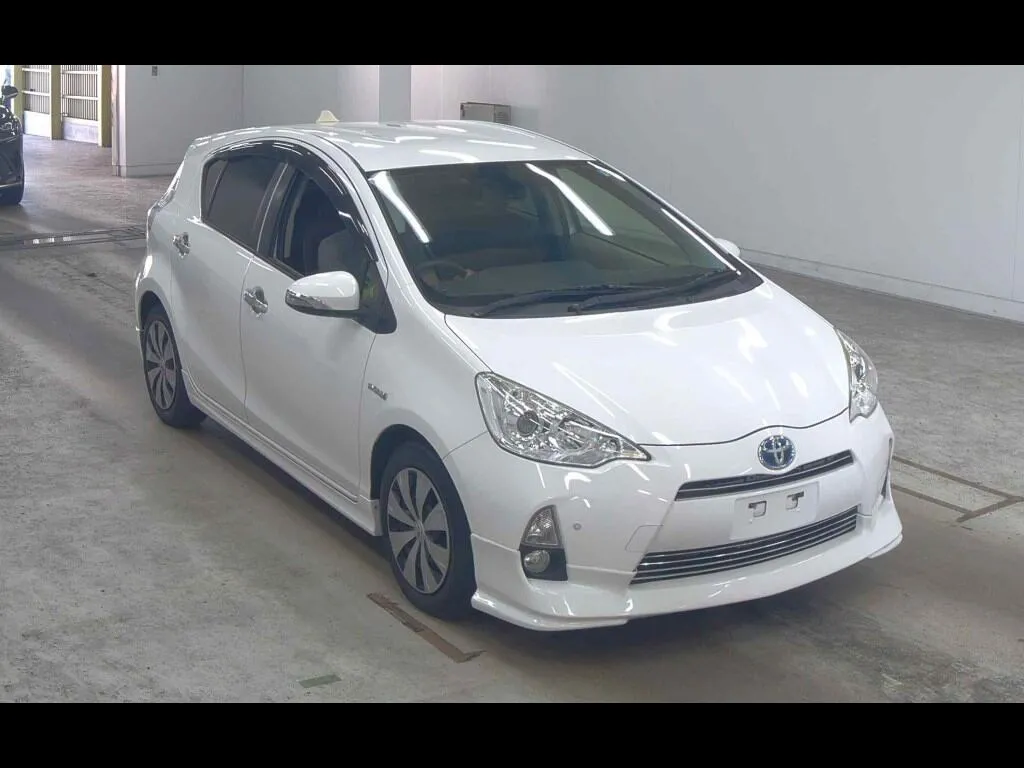 TOYOTA AQUA G