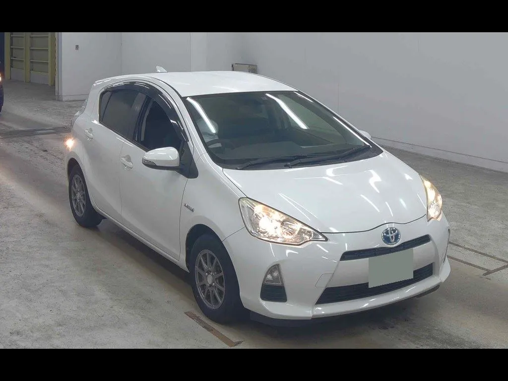TOYOTA AQUA S