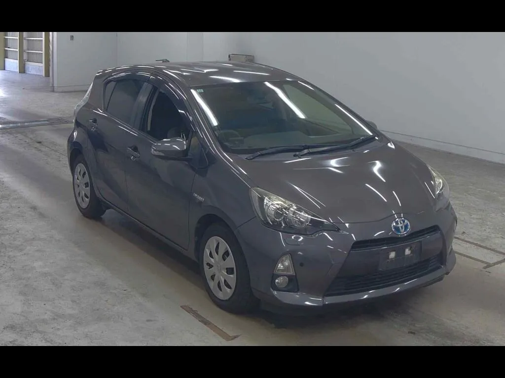 TOYOTA AQUA S